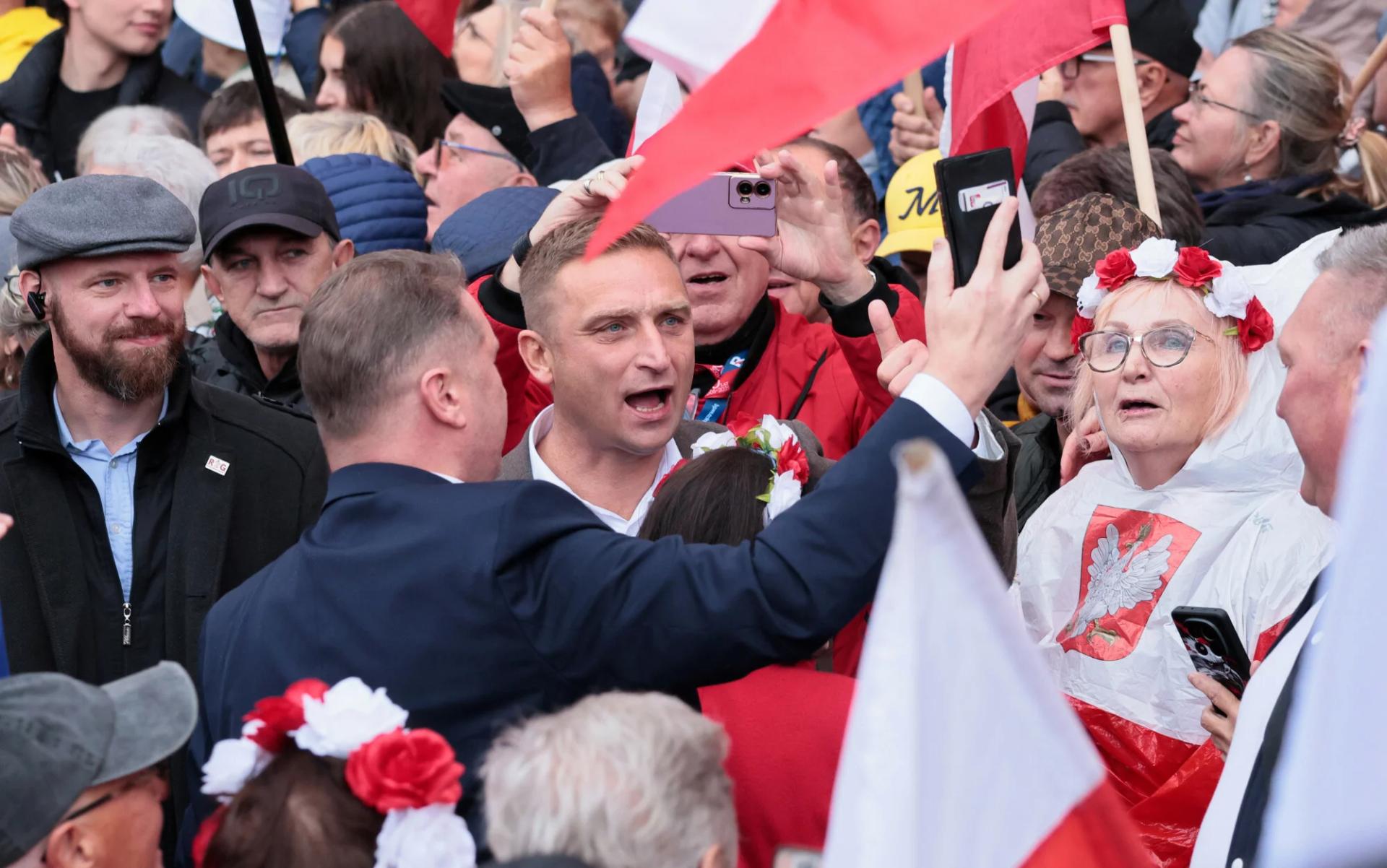 Manifestacja PiS w Warszawie. Szczerba: Bąkiewicz jest dzisiaj maskotką