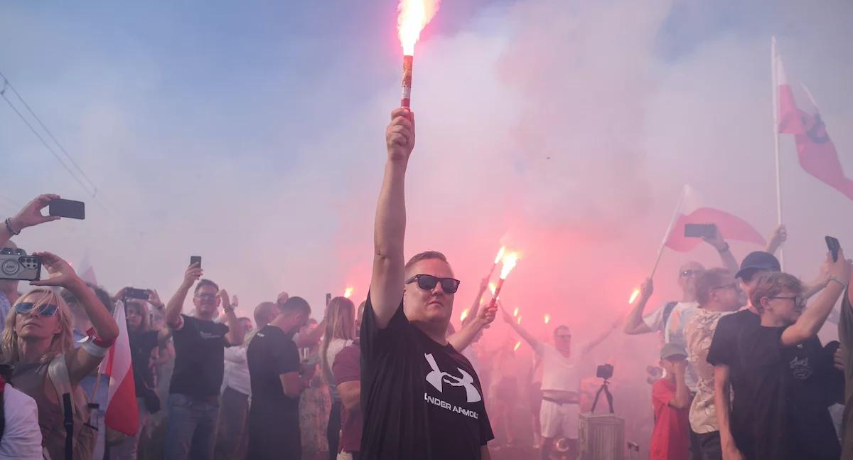 Patrioci, Bąkiewicz i przekreślona tęcza na Marszu Powstania Warszawskiego