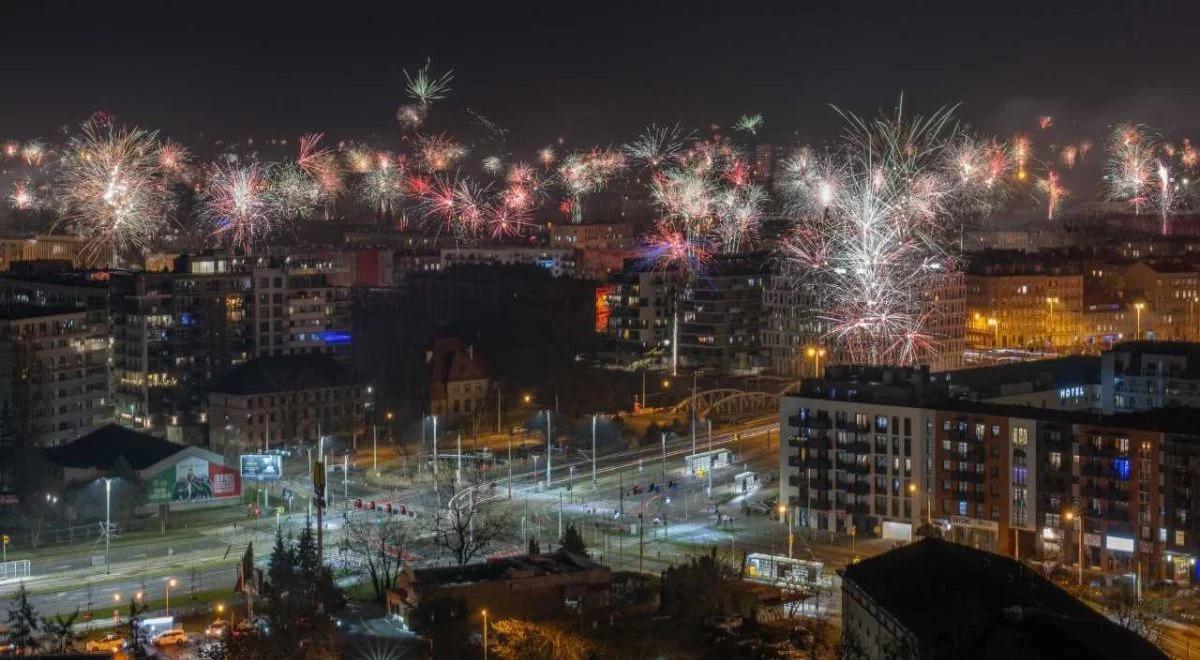 800 interwencji, 600 pożarów. Strażacy mieli co robić w sylwestrową noc