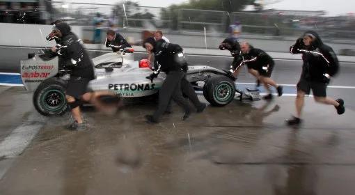 F1: Deszcz zatrzymał kierowców