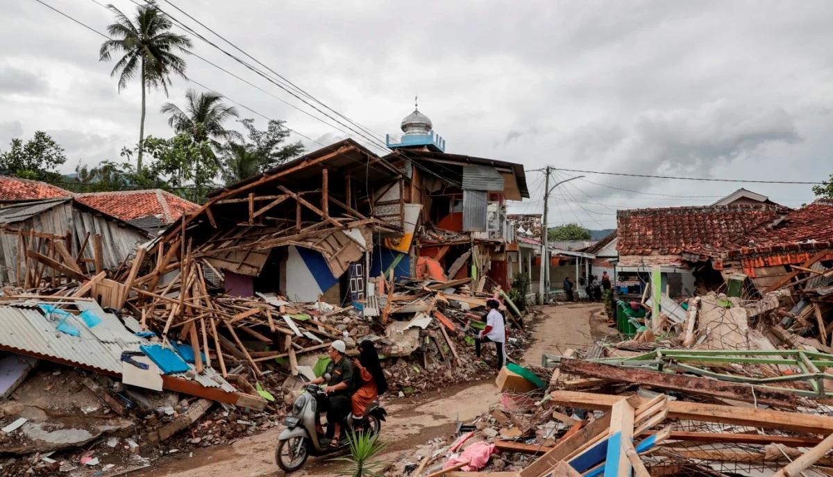 Indonezja: wzrósł tragiczny bilans trzęsienia ziemi na wyspie Jawa. Nie żyje kilkaset osób