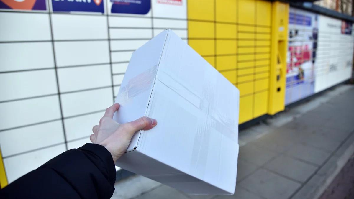 Allegro, InPost, DHL i DPD z zarzutami UOKiK. "Paczkomat nie prowadzi fotosyntezy"