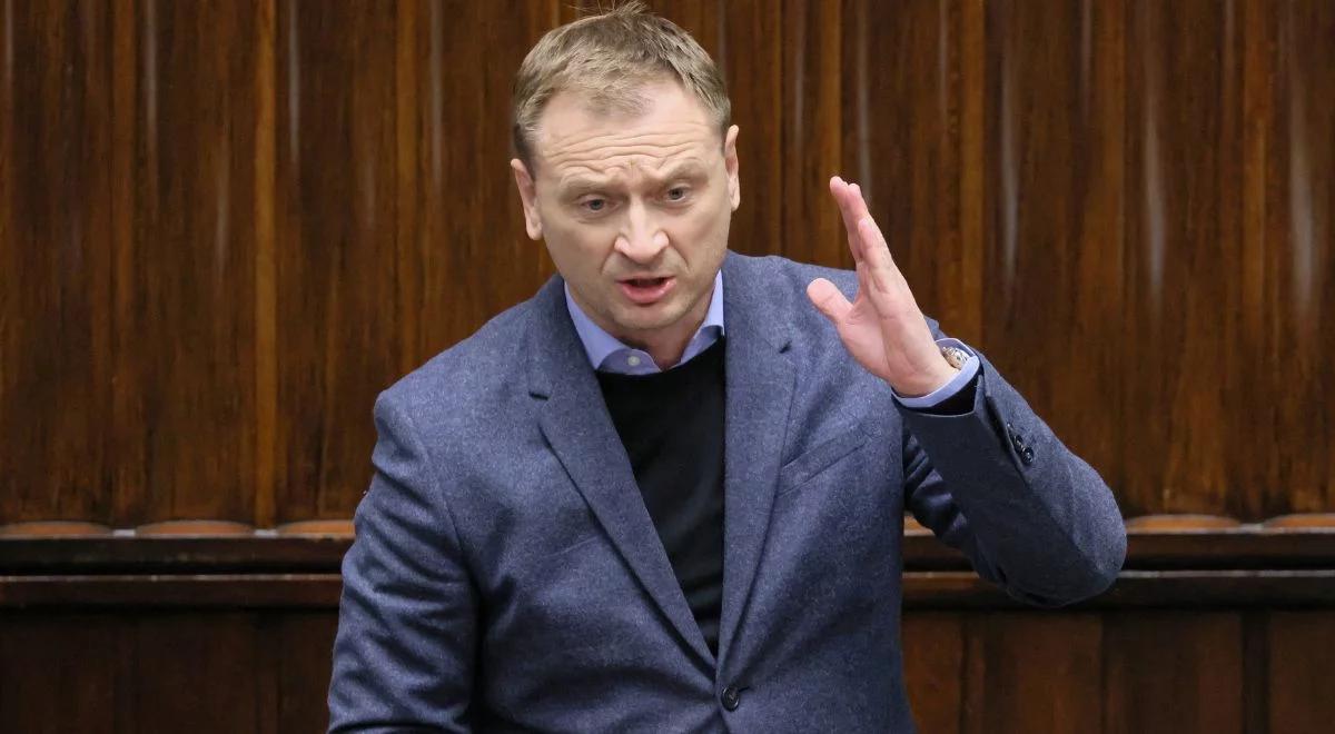 Nitras znów mówi o "opiłowaniu" Kościoła. "Te manifestacje chorej nienawiści pokazują, czym mogą być rządy PO"