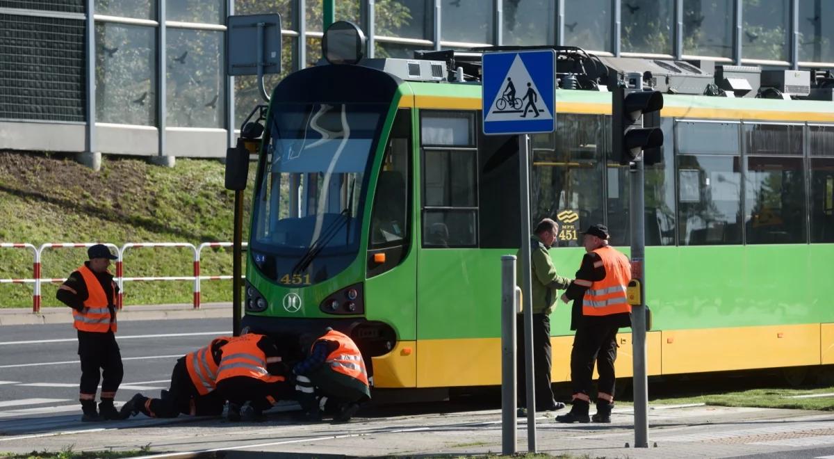 Poznań: zderzenie radiowozu z tramwajem. Trzy osoby ranne