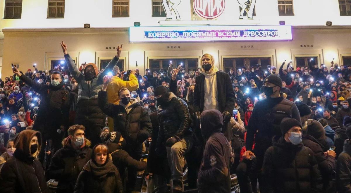 W Rosji rozpoczął się "scenariusz białoruski". "Nowaja Gazieta" o protestach w obronie Nawalnego