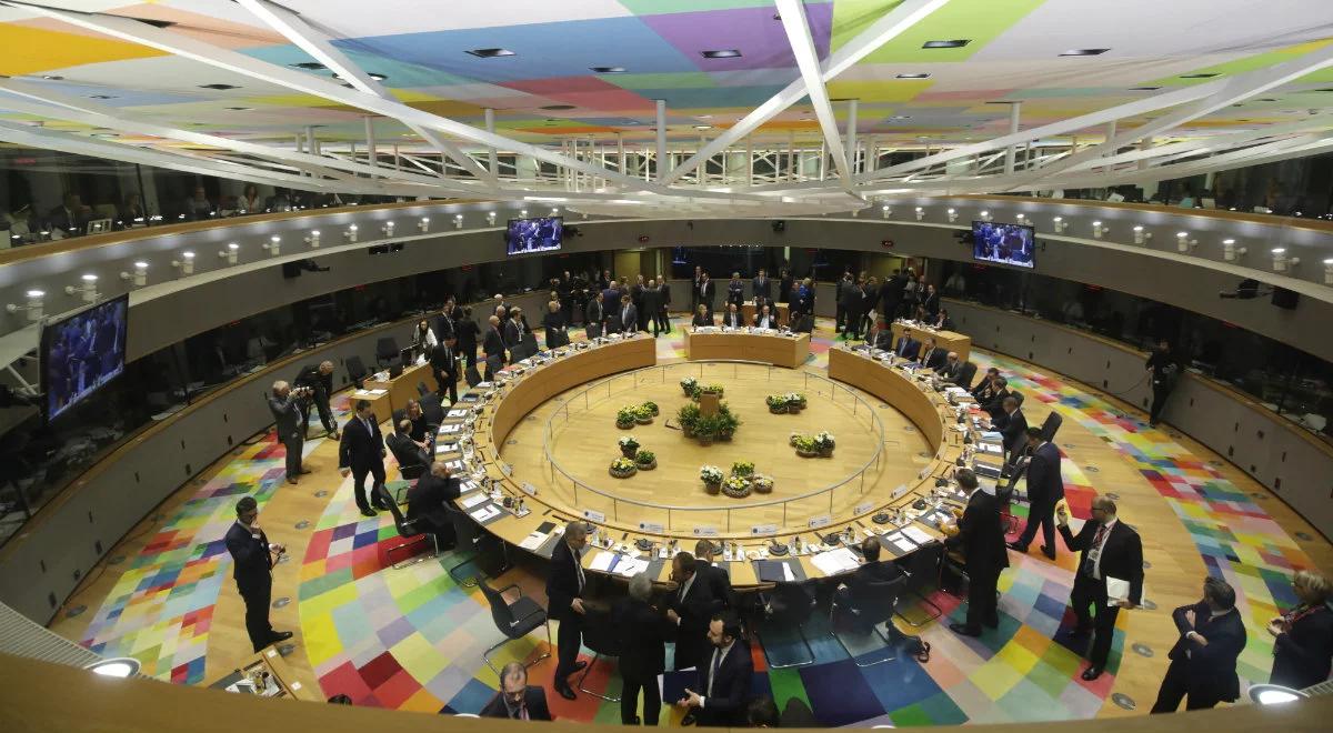 Komentarze na szczycie UE. Premier: łagodne przejście przez czerwone morze brexitu