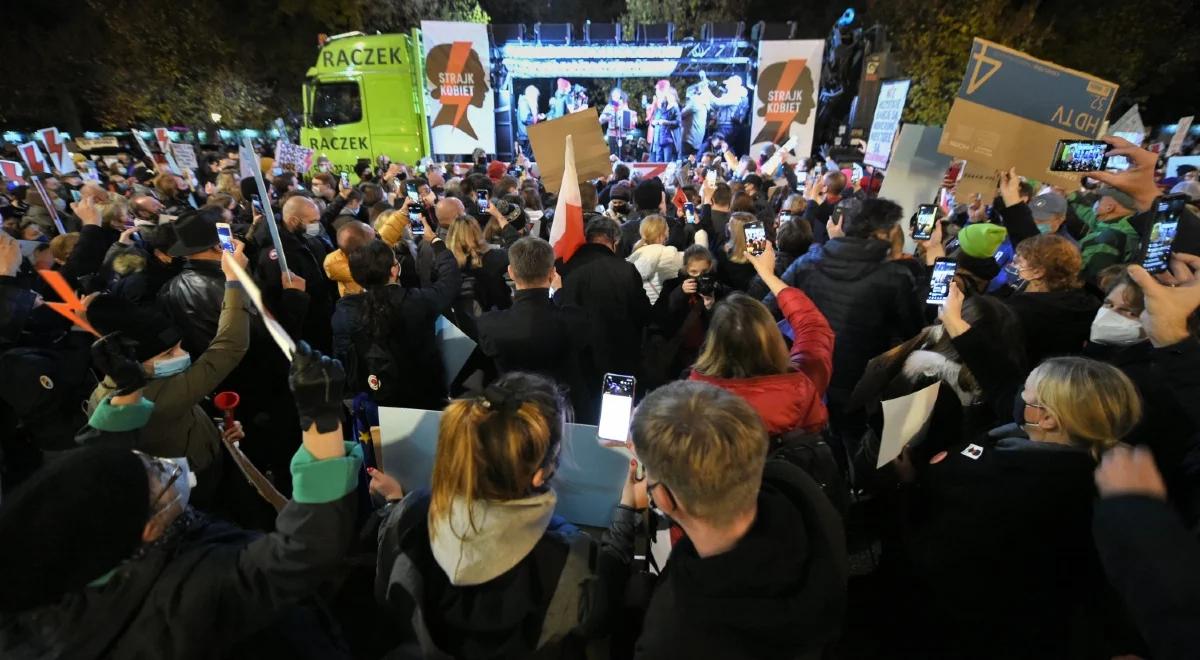 Koronawirus a protesty. Naukowcy wyjaśniają, o ile może wzrosnąć liczba zakażonych w Polsce