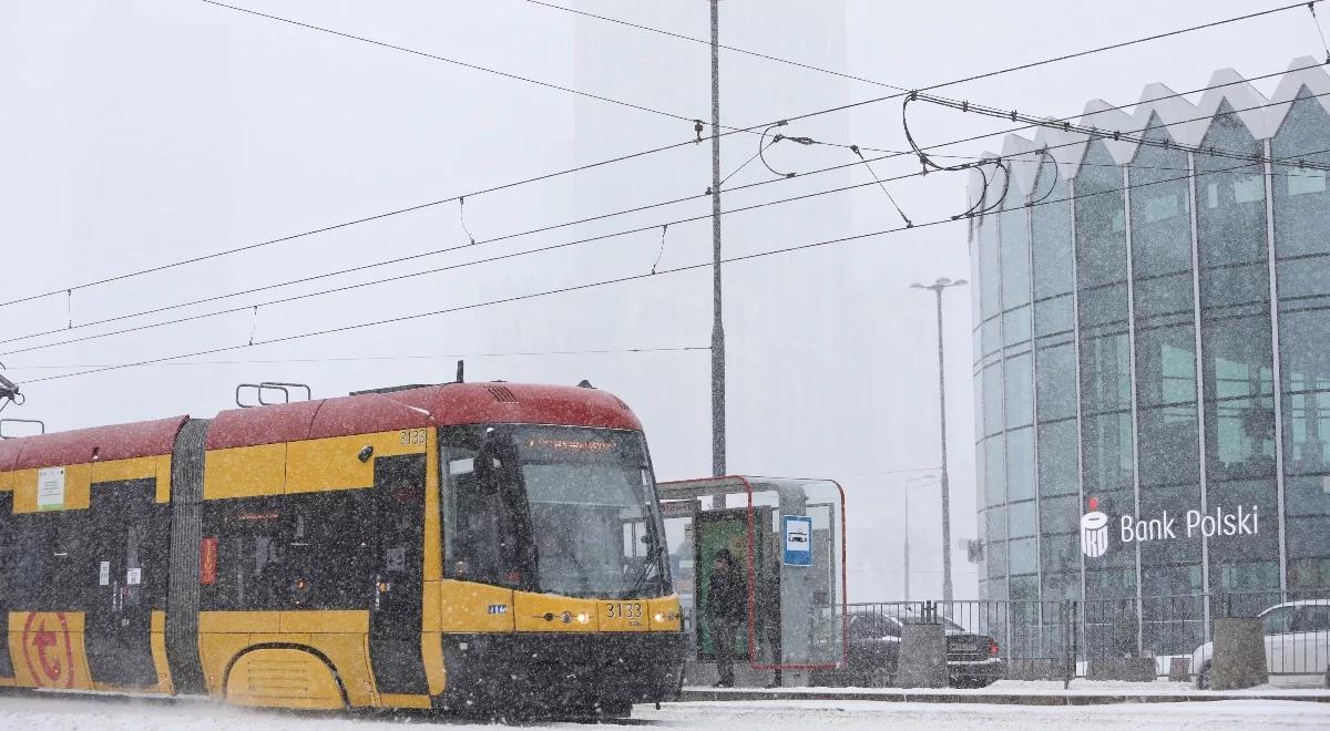 Stołeczne autobusy i tramwaje opóźnione. Powodem warunki atmosferyczne