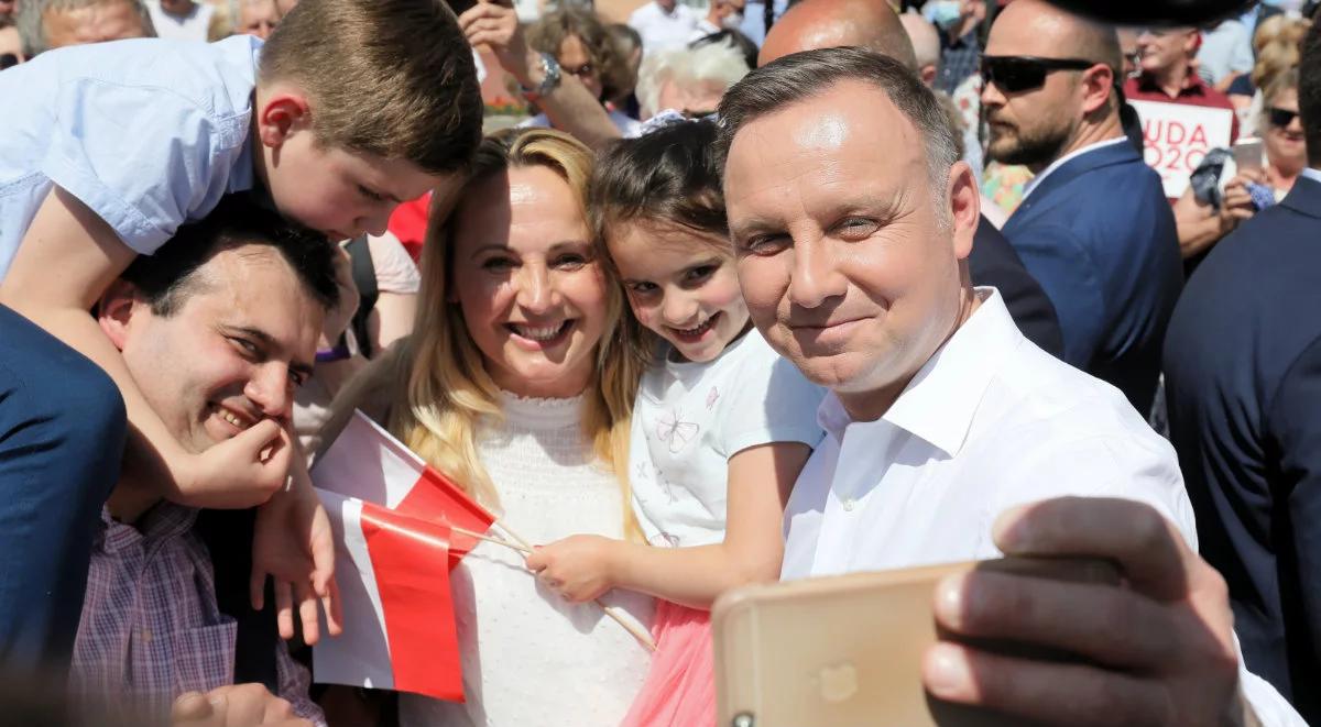 Wsparcie rodziny, ochrona małżeństwa, dzieci i emerytów. Zobacz, co zakłada Karta Rodziny