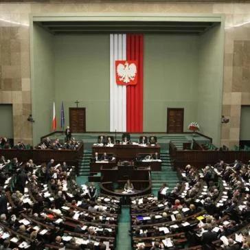 Ministerstwa znieważają parlament? Luki w prawie