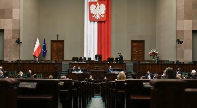 Zjednoczona Prawica wyraźnym liderem. PSL i Lewica poza Sejmem