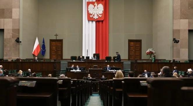 PiS wygrałoby wybory, ruch Hołowni w Sejmie. Zobacz nowy sondaż