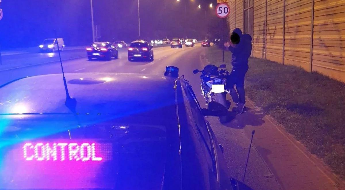 Zmrok, mgła i ogromna prędkość. Brawurowa jazda motocyklisty w Łodzi