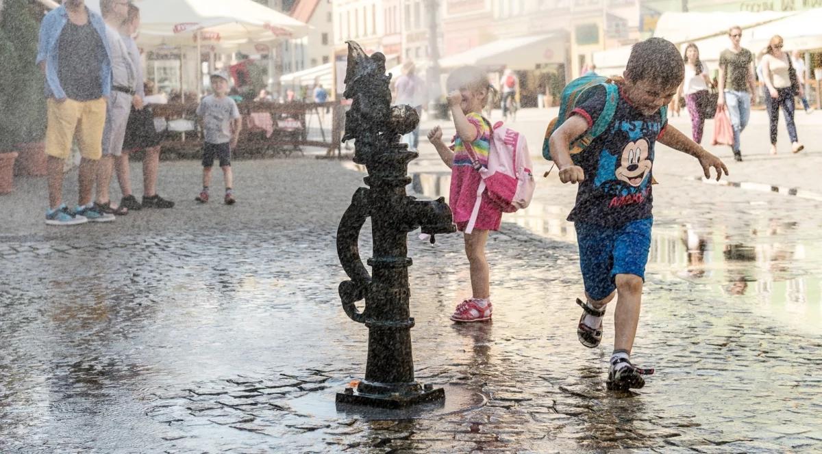 Afrykańskie upały w Polsce. Alerty pogodowe najwyższego stopnia prawie w całym kraju 