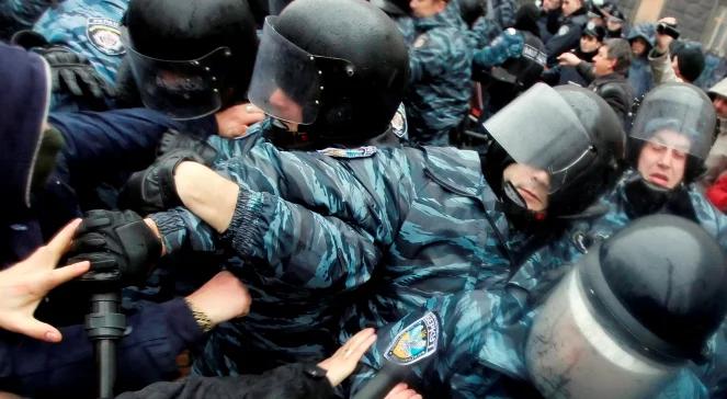 Ukraina: oba Euromajdany trwają. Przepychanki przed siedzibą rządu