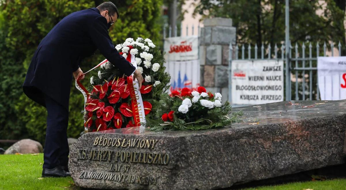 "Był symbolem walki o wolność". Premier złożył kwiaty na grobie bł. ks. Jerzego Popiełuszki