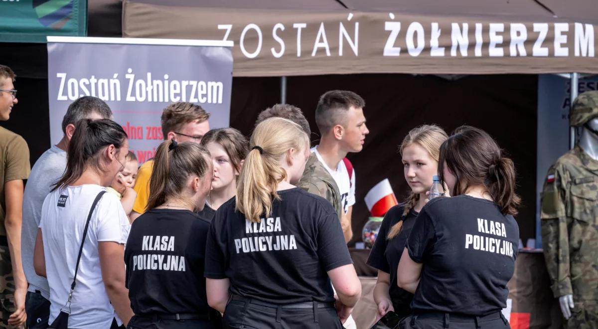 Punkty rekrutacyjne na piknikach w całej Polsce. Ppłk Artur Sak: duże zainteresowanie młodych osób