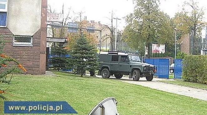 Grzybiarz przyniósł bombę na komisariat