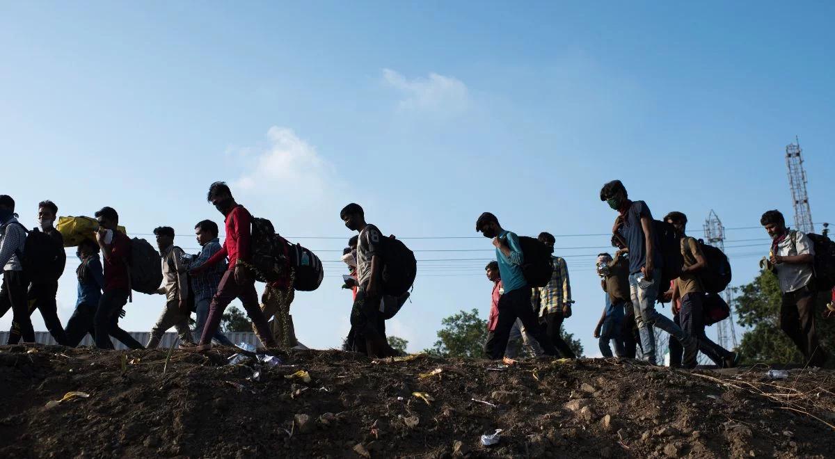 Migranci zalewają Europę. Beata Szydło: to nasz rząd zablokował w 2015 roku przymusową relokację