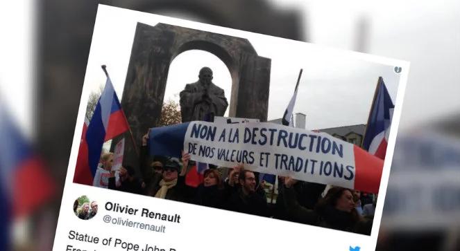 Francja: protesty ws. nakazu usunięcia krzyża z pomnika Jana Pawła II