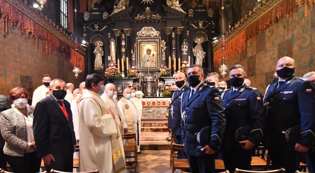 Jasnogórskie spotkanie policjantów. Abp Guzdek: nie można poniżać tych, którzy z oddaniem wypełniają swoją misję