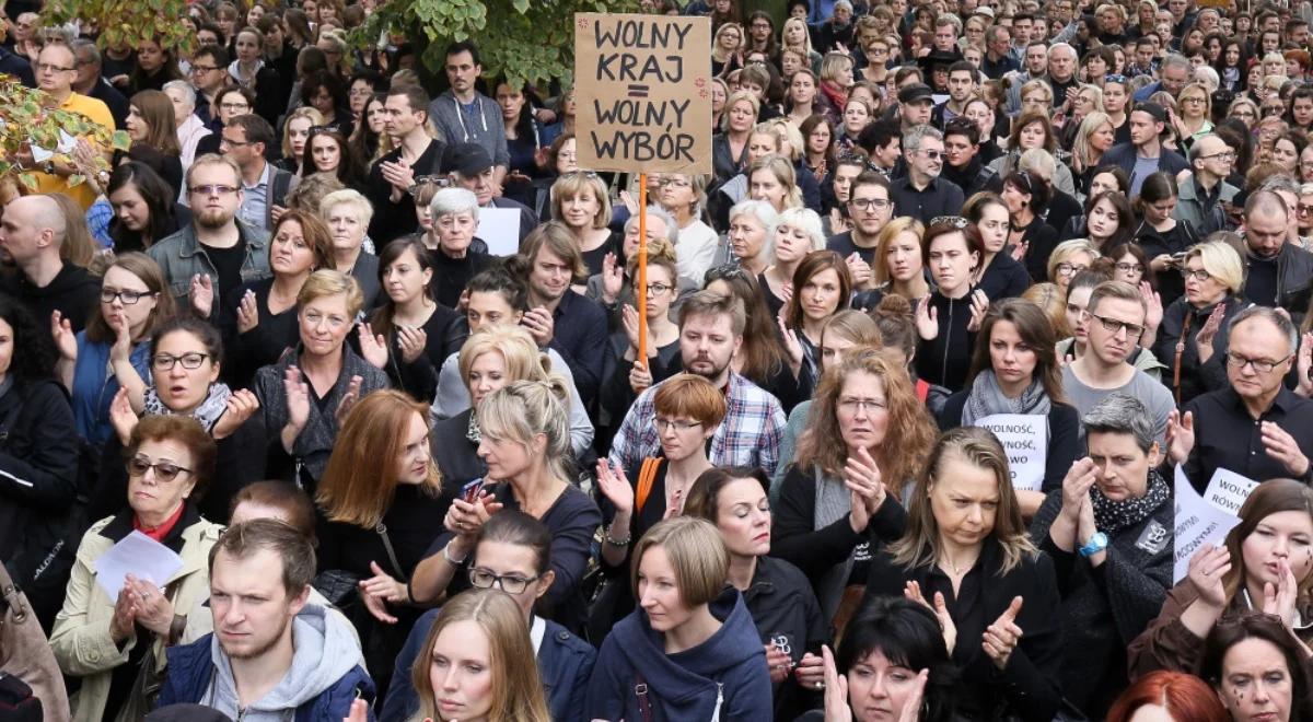 Poniedziałek - dzień czarnego protestu, strajku kobiet i kontrmanifestacji