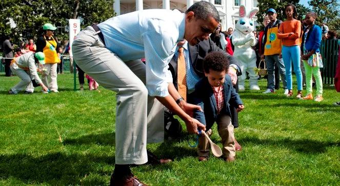 Święta w Białym Domu. Obama z dziećmi toczył jajka