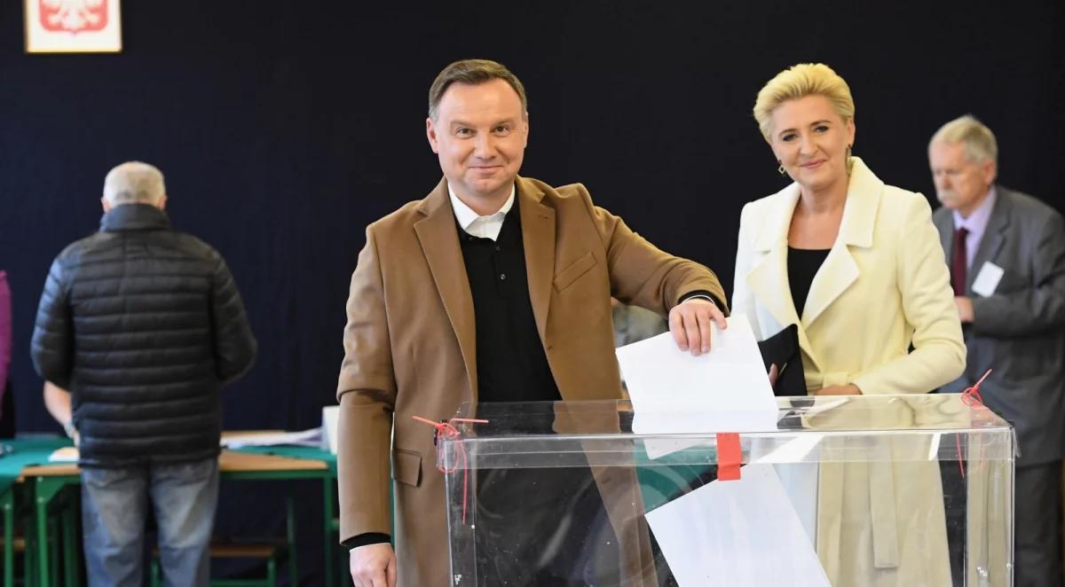 Kraków: prezydent Andrzej Duda i pierwsza dama oddali głosy w wyborach samorządowych