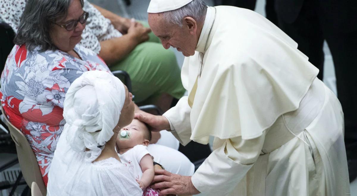 Papież pozdrawia Polaków i łączy się duchowo z pielgrzymami