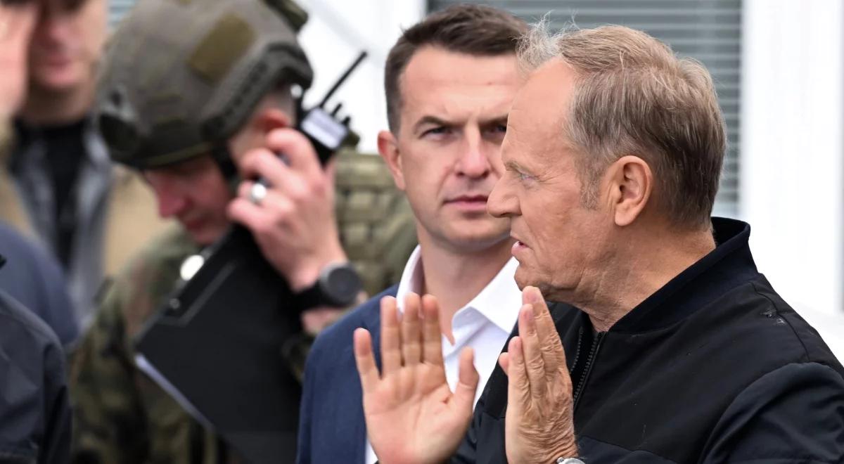 Tusk wskazał winnego uszkodzenia domu w Wyrykach. "Łapy precz od polskich żołnierzy"