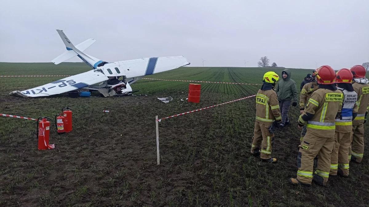 Awionetka runęła na ziemię. Dwie osoby w szpitalu