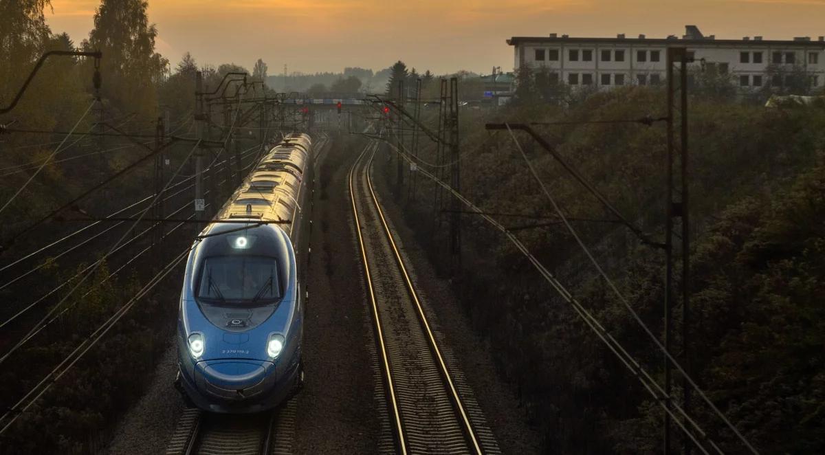 Zmiana czasu na kolei. PKP Intercity: w nocy z soboty na niedzielę około godzinny postój na najbliższej stacji