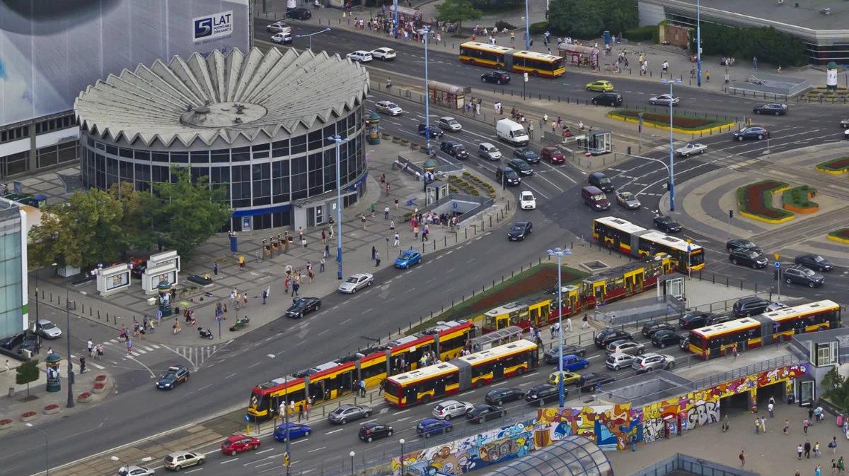 11 listopada: duże zmiany w ruchu w Warszawie. Pozamykane ulice