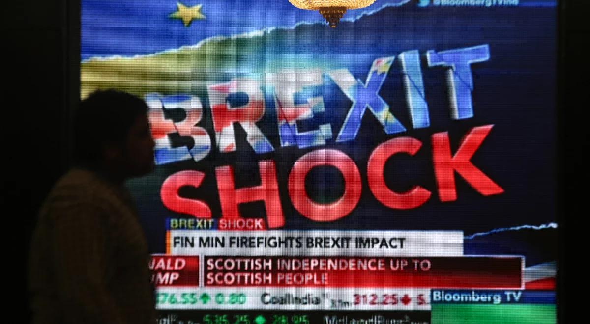 Brexit, dzień po: gorączka złota, tańsze paliwa, 2 bln dol. "wyparowało" z giełd. Specjalna narada w USA