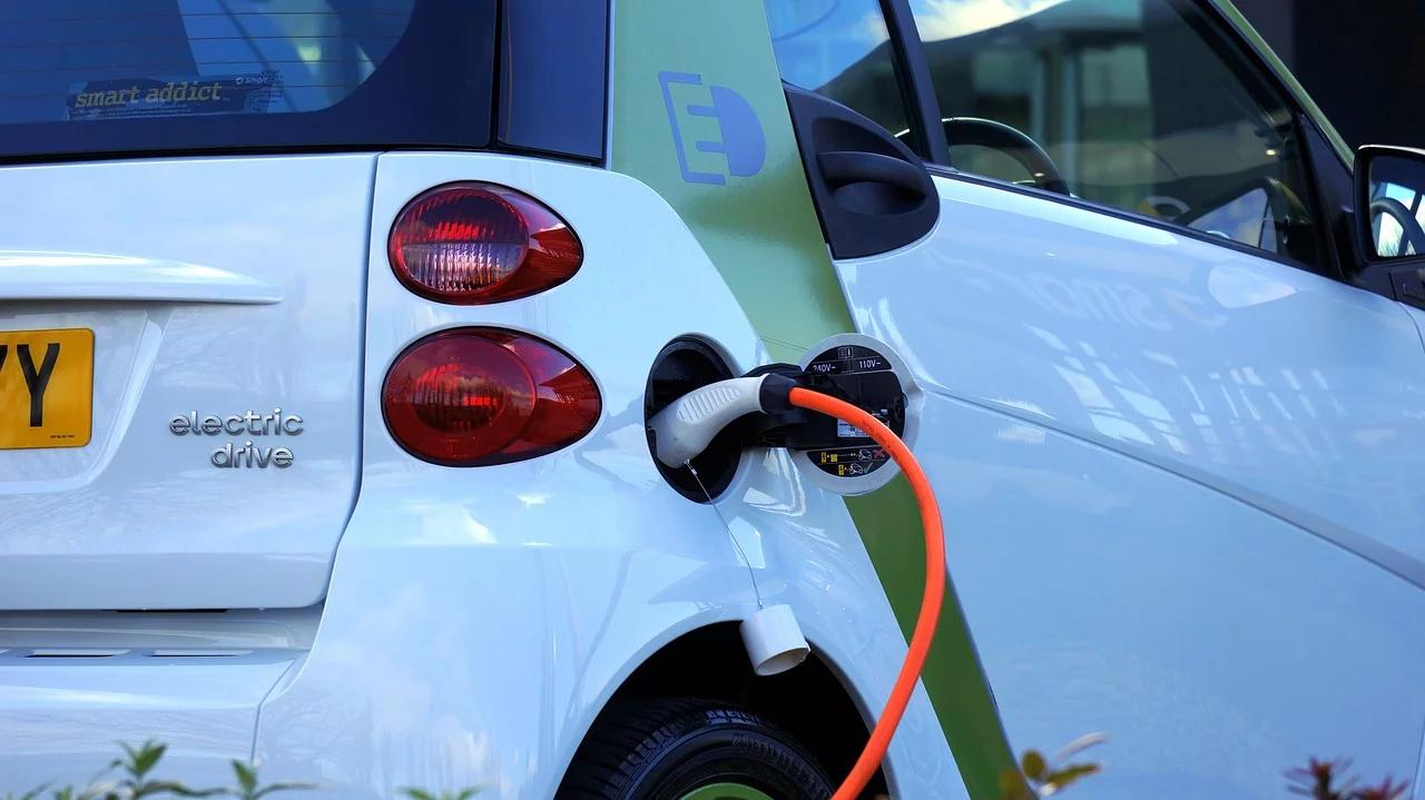 Furgalski: 30 tys. byłoby zachętą do kupna samochodu elektrycznego