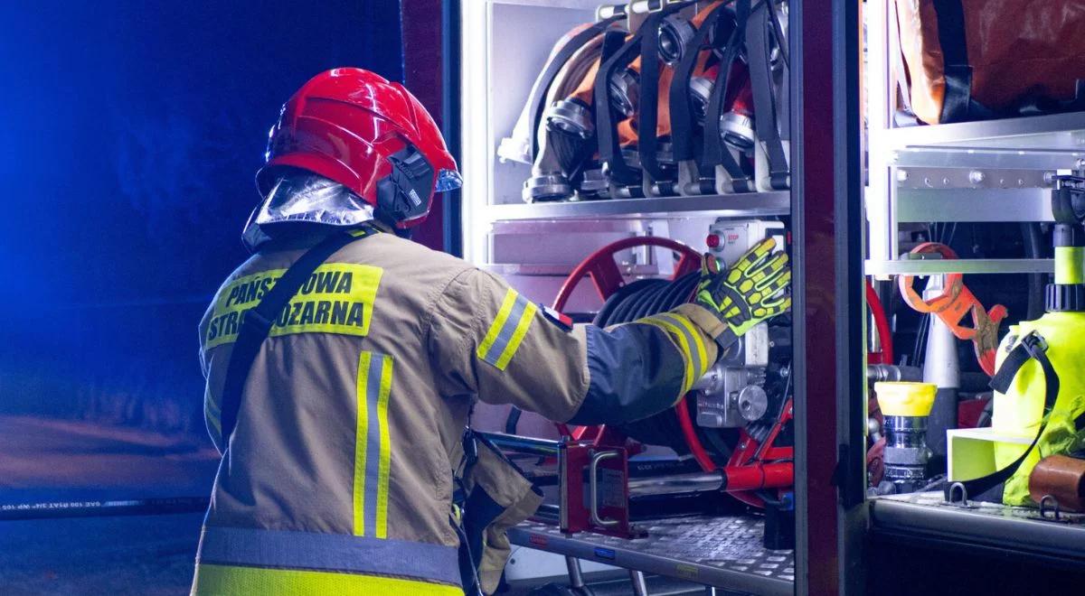 Pożar bloku w Piastowie. Zginęło dziecko, matka w stanie krytycznym