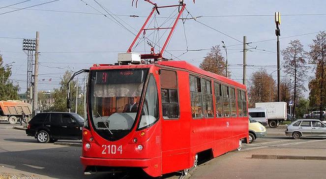 Tramwaj bez motorniczego staranował sześć samochodów