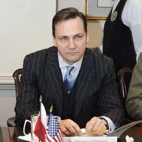 Radosław Sikorski rozpoczął wizytę w Armenii
