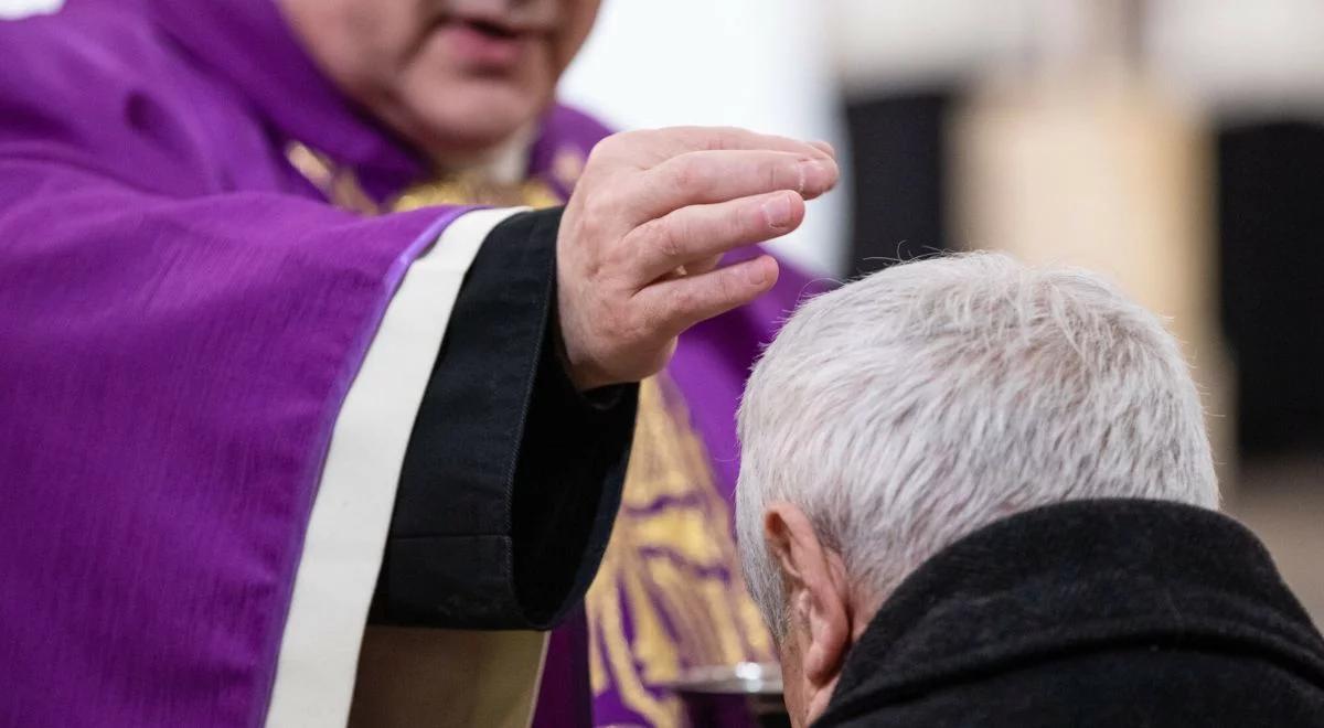 Dziś Środa Popielcowa. "Kościół intensywniej rozważa Chrystusowy Krzyż"