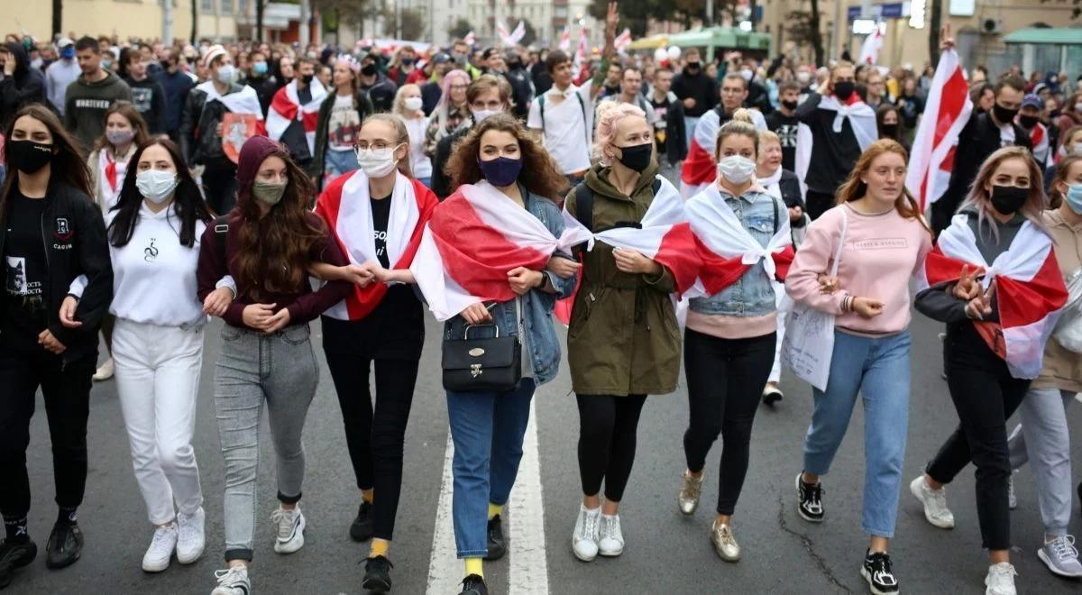 Marsz sprzeciwu wobec reżimu Łukaszenki. Białorusini chcą uwolnienia więźniów politycznych