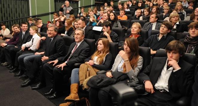 Prezydent na pokazie filmu "80 milionów"