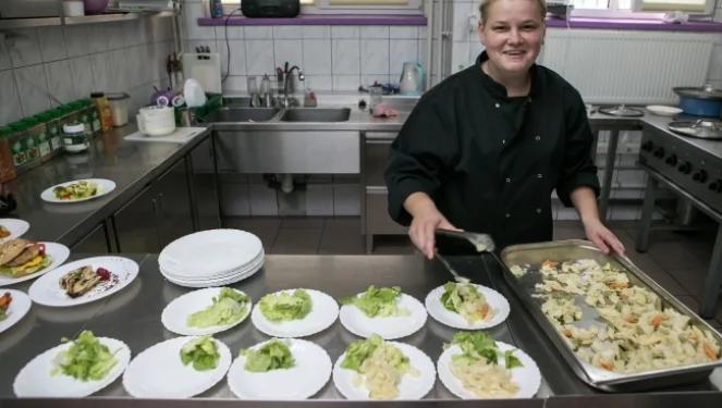 Wrocław wypowie wojnę fast foodom w szkołach?