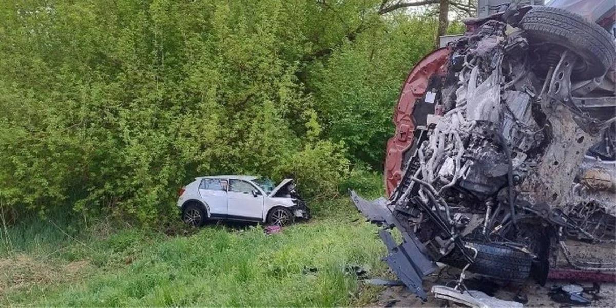 Tragedia w Beszowej. Bus zderzył się czołowo z osobówką, są ofiary śmiertelne