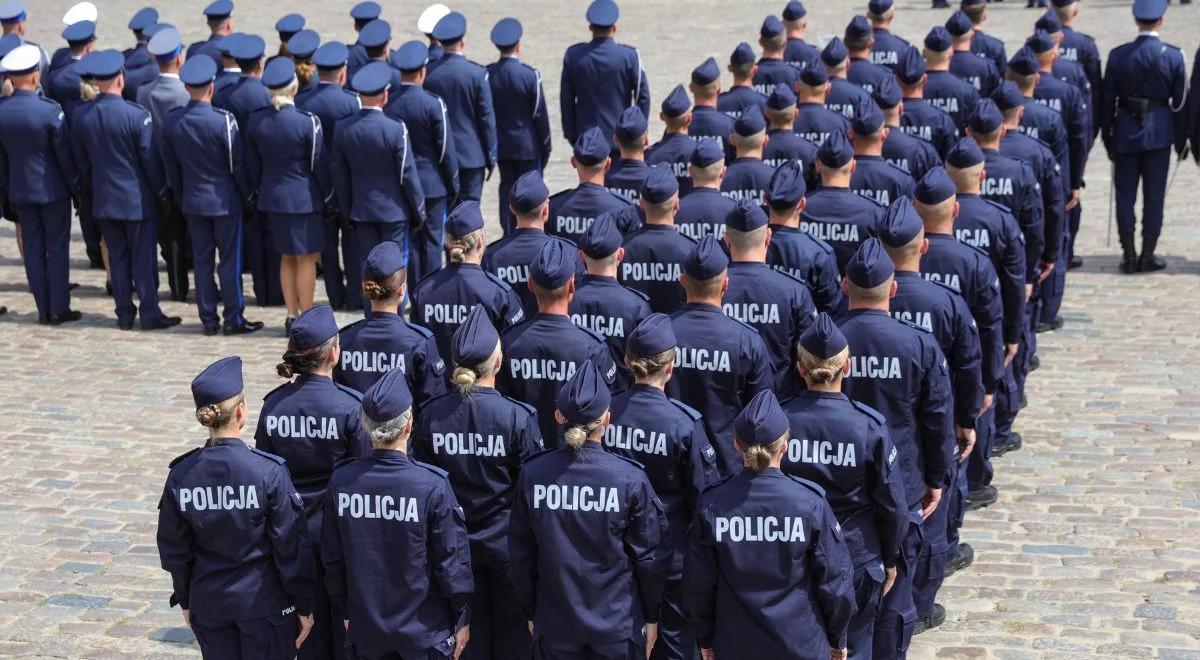 Policja otrzyma dodatkowe pieniądze. Premier Tusk podał kwotę