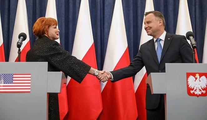Polscy politycy od lat starali się o zniesienie wiz do USA. Andrzejowi Dudzie to się udało