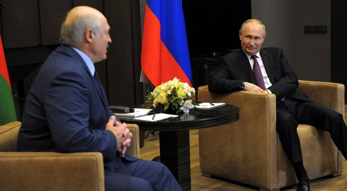 "To jeszcze bardziej wpycha Łukaszenkę w objęcia Putina". Kuczyński o zatrzymaniu Pratasiewicza
