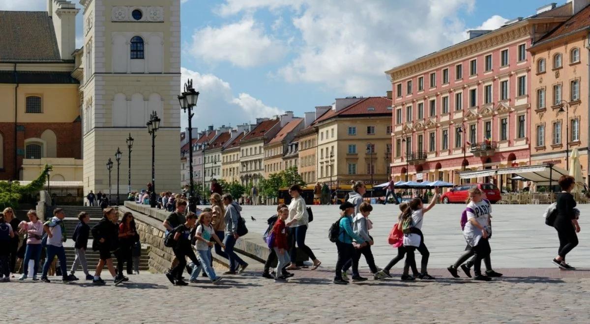 Pielęgnowanie pamięci o bohaterach naszej wolności. MEiN zachęca do udziału w akcji "Szkoła pamięta"