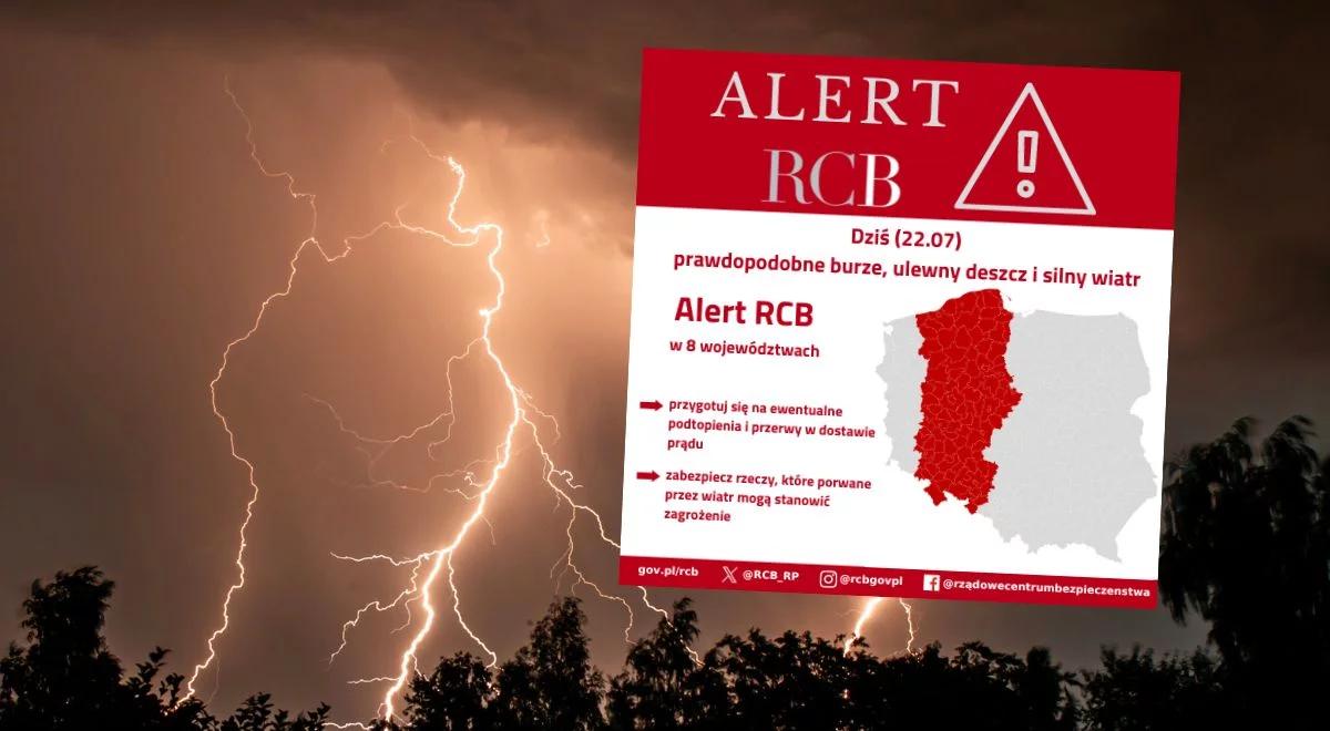 Nadchodzą potężne burze, możliwe podtopienia. RCB rozsyła alerty dla tych województw