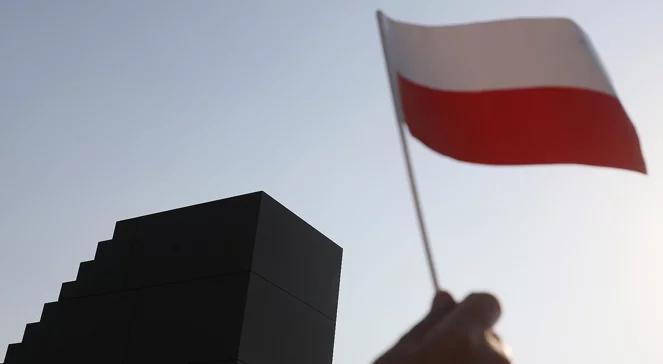 W Warszawie odsłonięto Pomnik Ofiar Tragedii Smoleńskiej 2010 roku