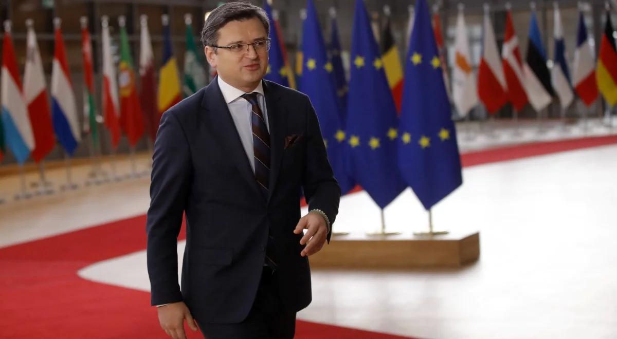 "Uderzcie w kumpli Putina i w jego gospodarkę". Apel szefa ukraińskiej dyplomacji